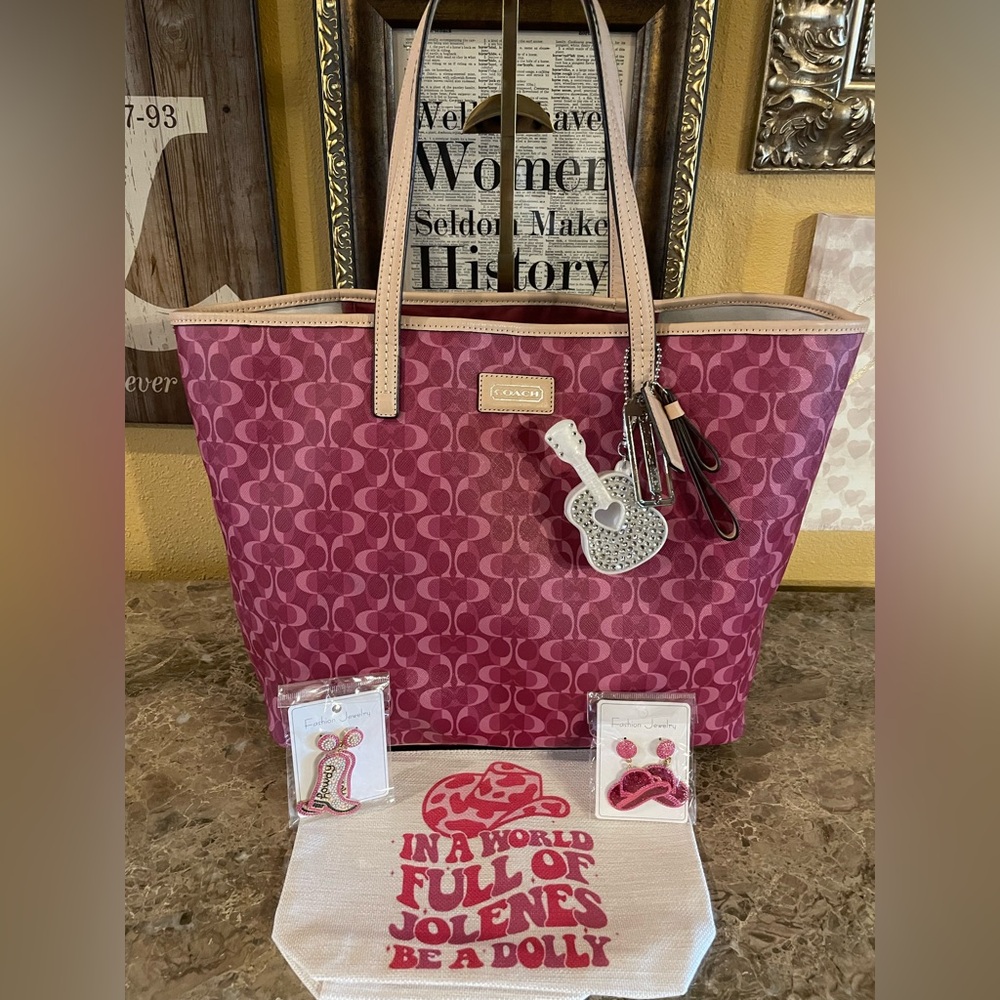 COACH Peyton Park Dream C Large Pink & Beige Tote WITH NWOT Cowgirl Accessories